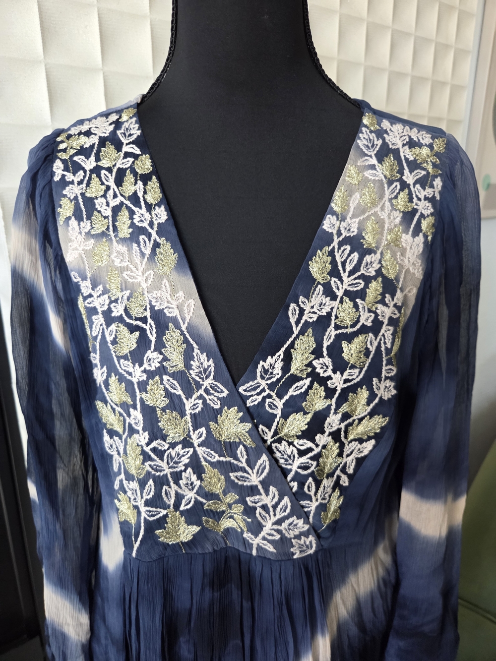 Soft Surroundings Himalaya Dress Indigo Tie-Dye Floral Embroidered V-neck Boho - Picture 3 of 7